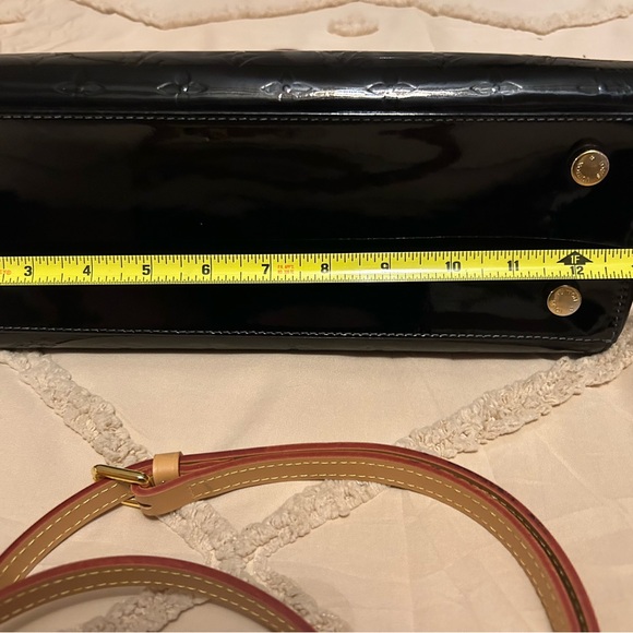 LOUIS VUITTON / Black Vernis MM
(AUTHENTIC) - Picture 12 of 15